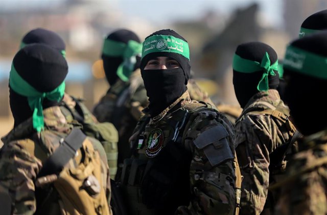 Archivo - Milicianos de las Brigadas Ezzedin al Qassam, brazo armado del Movimiento de Resistencia Islámica (Hamás)