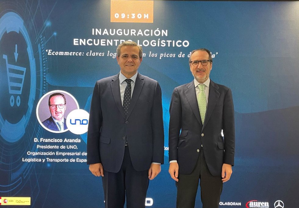 El presidente de la organización empresarial de logística y transporte de UNO, Francisco Aranda, y el consejero de Vivienda, Transportes e Infraestructuras de la Comunidad de Madrid, Jorge Rodrigo