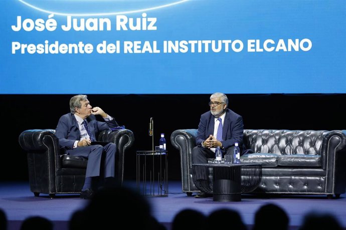 El Presidente Del Real Instituto Elcano, José Juan Ruiz,