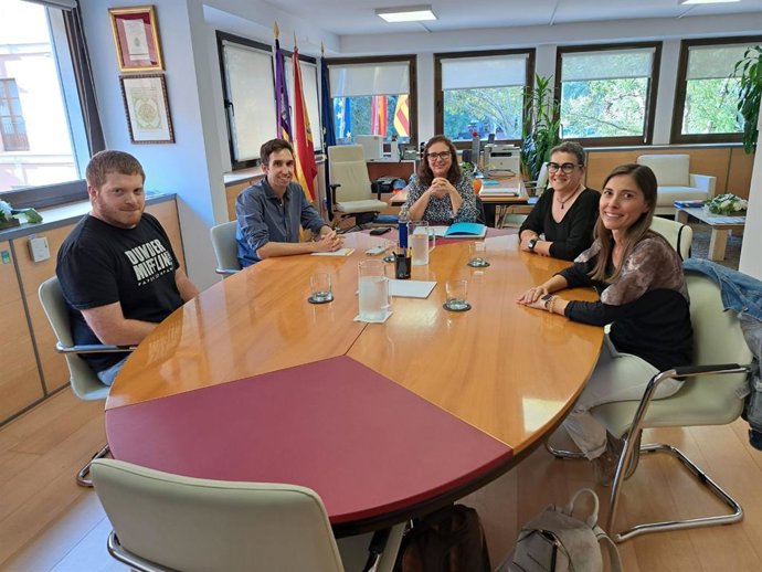 La consellera de Salud, Manuela García, se reúne con la Sociedad Balear de Medicina Familia