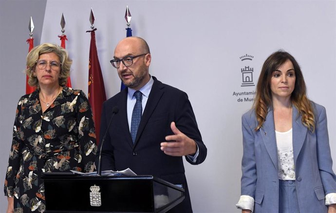 Declaraciones del concejal de Hacienda, José Francisco Muñoz, atiende a los medios de comunicación