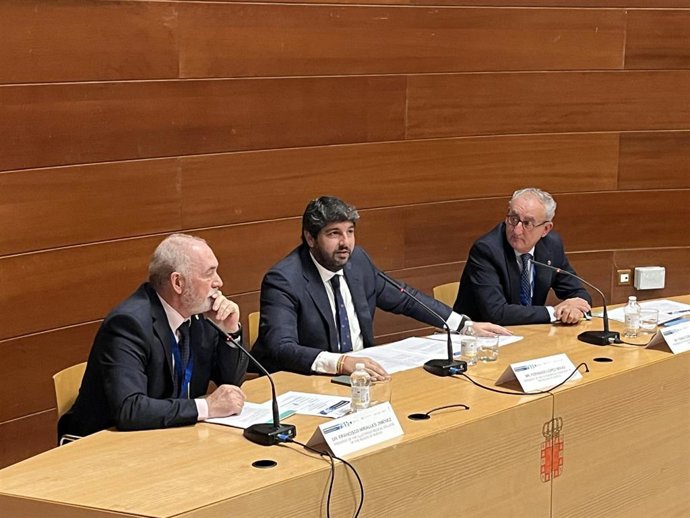 El presidente de la Comunidad, Fernando López Miras, inaugura la Jornada Europea 'Retos actuales para una sanidad de futuro'.