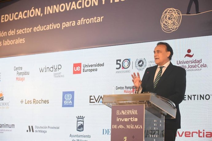 El consejero José Carlos Gómez Villamandos durante el II Foro de Educación, Innovación y Tecnología del periódico El Español celebrado este jueves en Málaga.