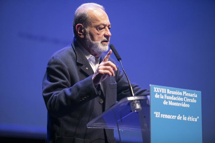 El presidente empresarial de la Fundación Círculo de Montevideo, Carlos Slim, participa en la XXVIII Reunión Plenaria de la Fundación Círculo de Montevideo, en el Centro Internacional Óscar Niemeyer de Avilés, a 26 de octubre de 2023, en Avilés, Asturia