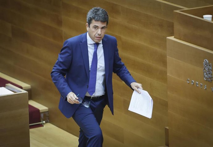 Carlos Mazón en la sesión de control en Les Corts