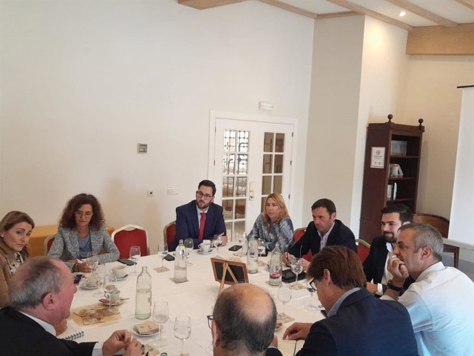 La Junta de Andalucía muestra su apuesta por la Asociación de Grandes Industrias (AGI) de la Bahía de Algeciras