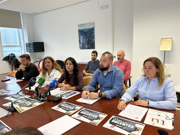 Rueda de prensa de la Junta de Personal Docente no Universitario para presentar la campaña 'EsAhora la hora de l@s docentes'.