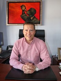 El alcalde de Torrox "desautoriza tajantemente" las declaraciones del edil del PP que comparó a migrantes con animales