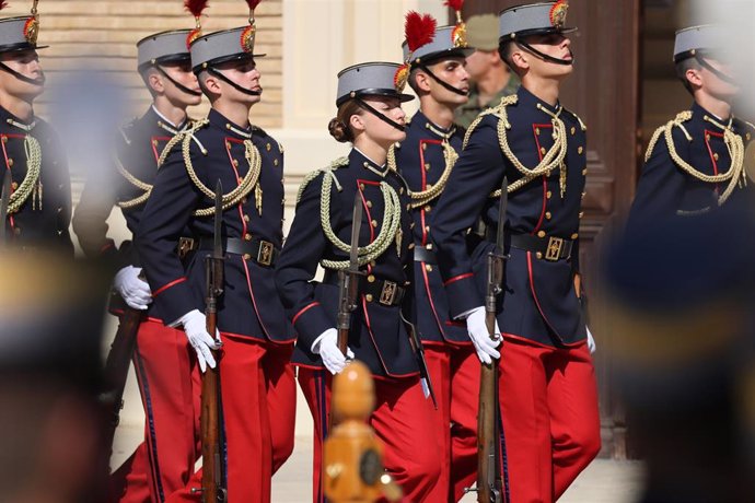 La Princesa Leonor en la jura de bandera en el Patio de Armas de la Academia General Militar de Zaragoza