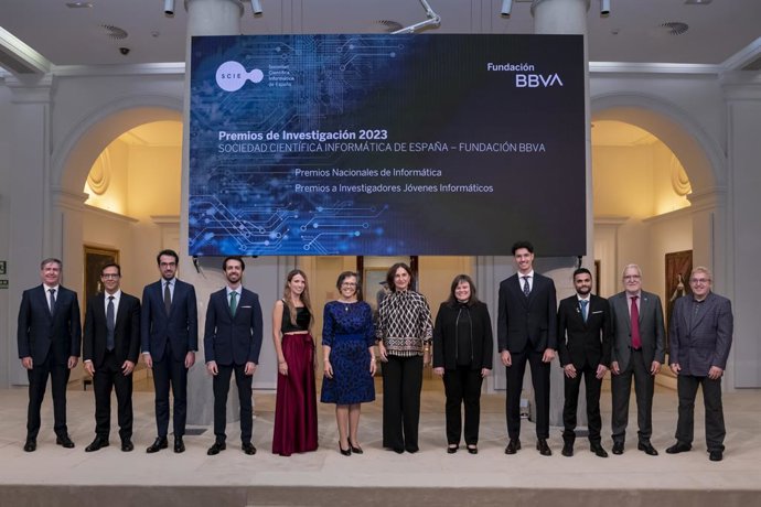 PREMIOS NACIONALES DE INFORMÁTICA A INVESTIGADORES JÓVENES INFORMÁTICOS