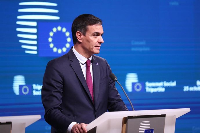 El presidente del Gobierno en funciones, Pedro Sánchez, en la rueda de prensa posterior a la cumbre social tripartita.