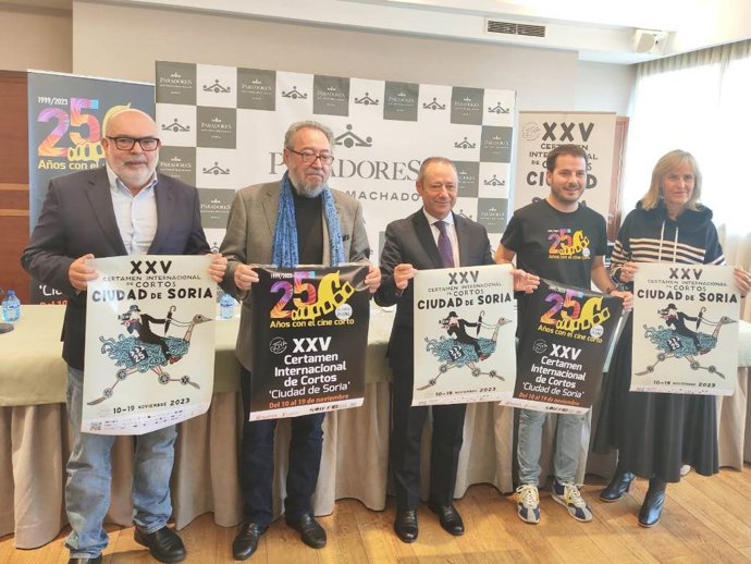 De izda a dcha, Latorre, De la Casa, Vietes, García y Benito presentan el XXV Certamen Internacional de Cortos Ciudad de Soria.