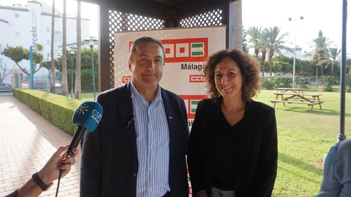 La secretaria general de CCOO Andalucía, Nuria López, junto al secretario general del sindicato en Málaga, Fernando Cubillo.