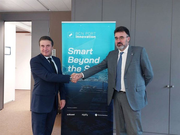 El ceo de Inetum, Jacques Pommeraud, y el presidente del Port de Barcelona, Lluís Salvadó