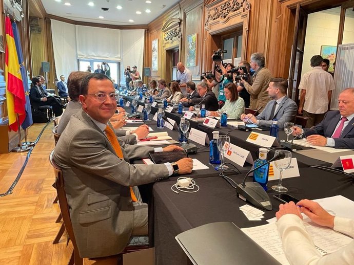 Archivo - Fernando Rubio en una reunión como director de Acción Exterior.