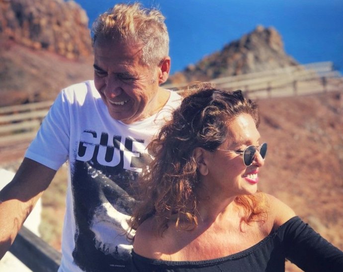 Imagen de la cantante María José Montaño y el guitarrista Manuel Pruaño, miembros del grupo Malizzia & Malizzia.