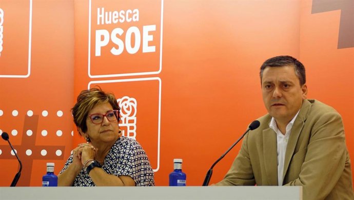 Archivo - Elisa Sancho y Fernando Sabés (PSOE).