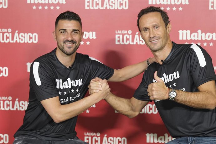 Los exfutbolistas David Villa y Ricardo Carvalho en un evento de Mahou.