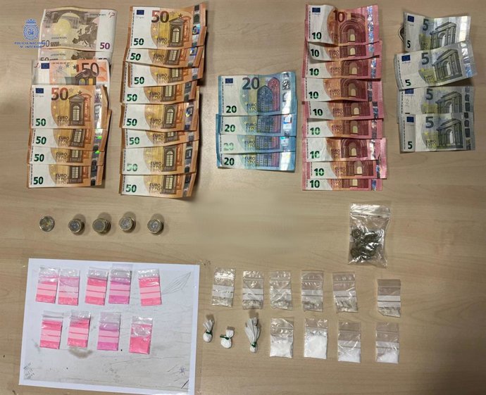 Drogas y dinero sustraido de la detención.