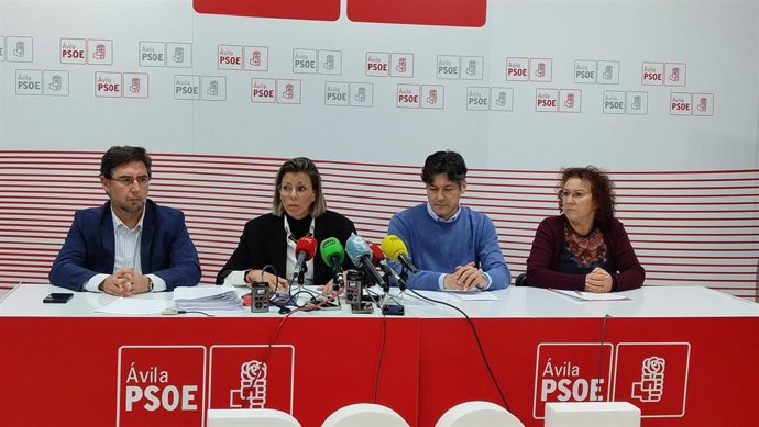 Concejales del PSOE de Ávila este jueves durante una rueda de prensa