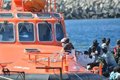 Cómo funciona la declaración de emergencia y qué pasa con los migrantes trasladados a la Península
