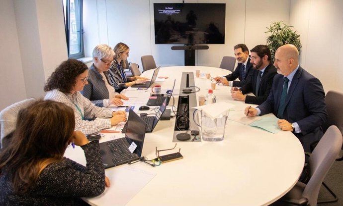 Alejandro Nolasco, Juan Manuel Hernández, José María Blanco; junto a Caroline Callens.