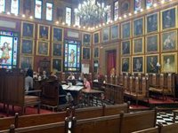 La oposición de Cort abandona el pleno después de que Vox pida "decoro" y "no contribuir a la crispación política"