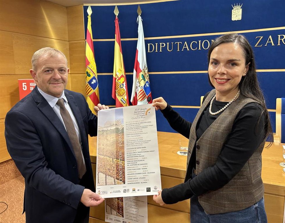 El alcalde de Borja y diputado de la DPZ, Eduardo Arilla, y la directora de jornadas, Esmeralda Jiménez.
