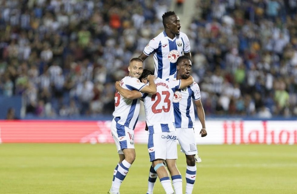 El Leganés defiende el liderato de la Liga Hypermotion este domingo contra el Villarreal B en Butarque.
