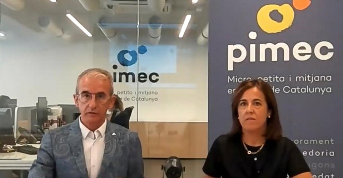 Archivo - El secretari general de PIMEC, Josep Ginesta, i la directora de l'rea de Treball de Pimec, Sílvia Miró