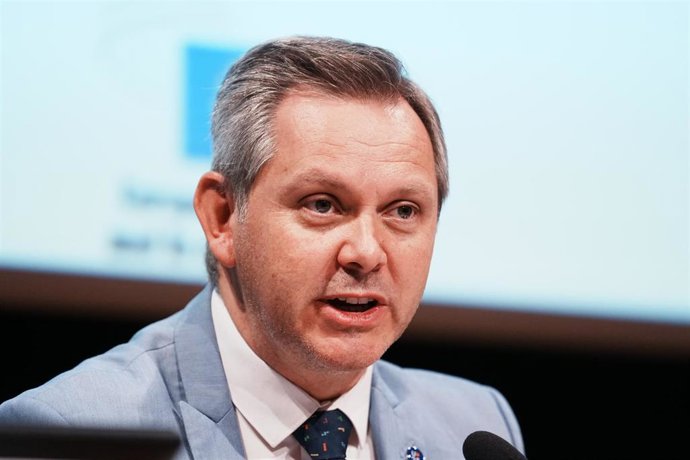 El ministro de Sanidad, José Miñones