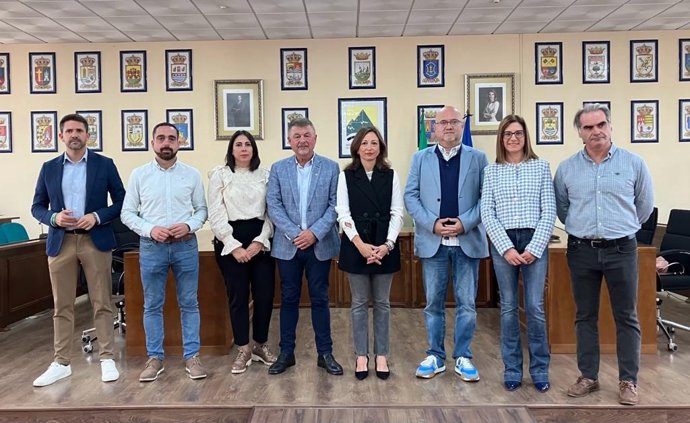 La delegada del Gobierno andaluz se ha reunido con el nuevo equipo de Gobierno del órgano comarcal que preside Jorge Martín y cuya vicepresidencia recae en Jesús C. Pérez Atencia