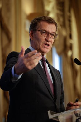 El presidente del PP, Alberto Núñez Feijóo, ofrece una conferencia en el Hotel Palace de Barcelona, a 25 de octubre de 2023, en Barcelona, Catalunya (España). Feijóo ha viajado hasta Barcelona para explicar el "modelo autonomista" del PP que atiende a l