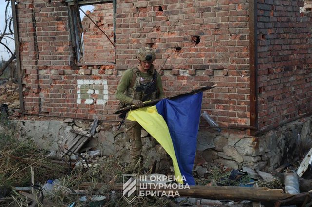 Archivo - September 17, 2023, Andriivka, Donbas, Ukraine: These images, published by the 3rd Assault Brigade of the Ukrainian Armed Forces on Saturday (18September2023), shows troops liberating the village of Andriivka in the Donbas region, and raising th