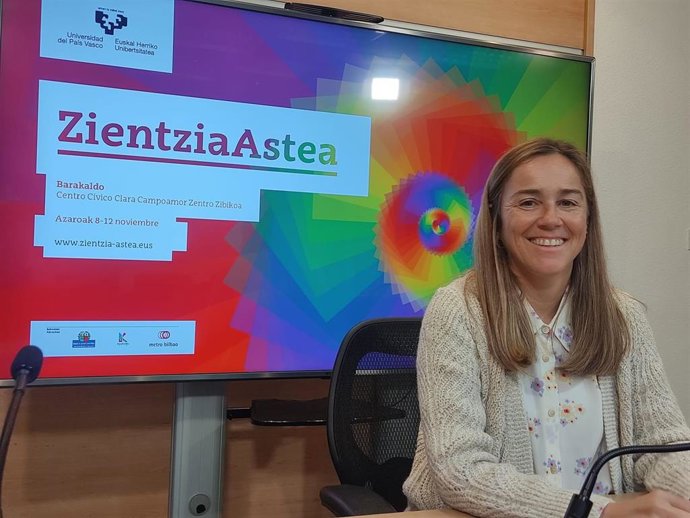 La concejal de Cultura de Barakaldo, Nerea Cantero, presenta la Zientzia Astea