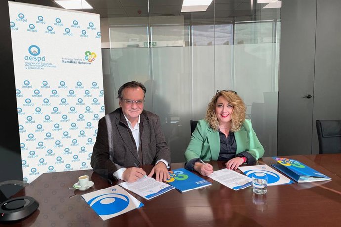 Firma del acuerdo entre la FEFN y la AESPD.