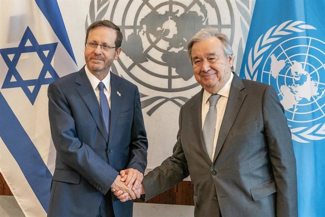 Archivo - El presidente de Israel, Isaac Herzog, junto al secretario general de Naciones Unidas, António Guterres