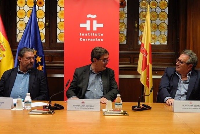 En el centro, Luis García Montero, director del Instituto Cervantes. A la izda, Antonio Onetti, presidente de la SGAE, y a la dcha., Juan José Solana, de la Fundación SGAE.