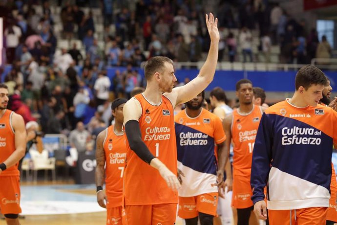 Los jugadores del Valencia Basket celebran una victoria en la Liga Endesa 2023/24