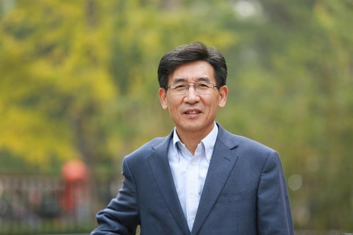 Professor Qikun Xue is Chinas first scientist to win this award in the field of condensed matter physics.