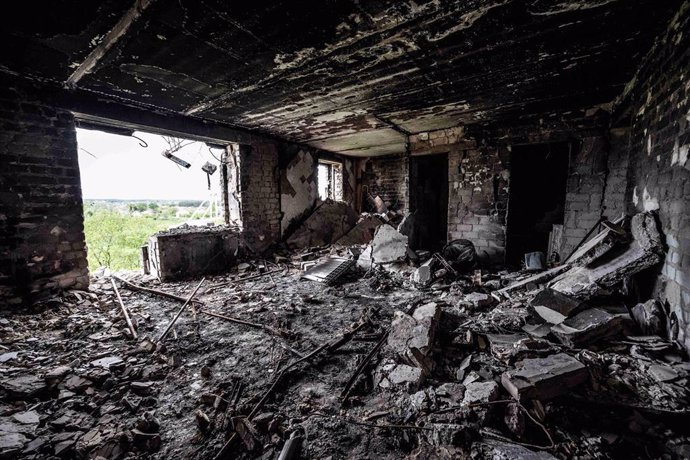 Archivo - Edificio destruido por los ataques de Rusia contra la localidad de Izium, situada en la provincia de Járkov, en el este de Ucrania