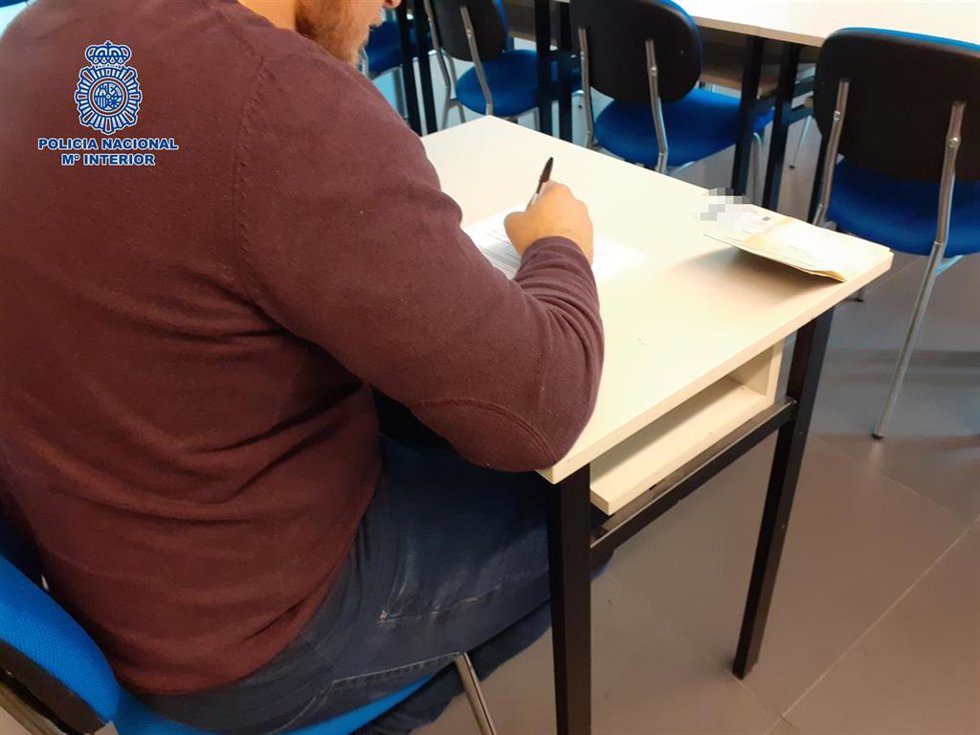 Detenido un hombre por presentarse a un examen de español para obtener la nacionalidad con documentación falsa