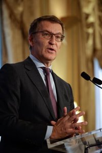 Feijóo critica "la enorme improvisación" en el traslado de migrantes que provoca "tensión" con alcaldes y CCAA