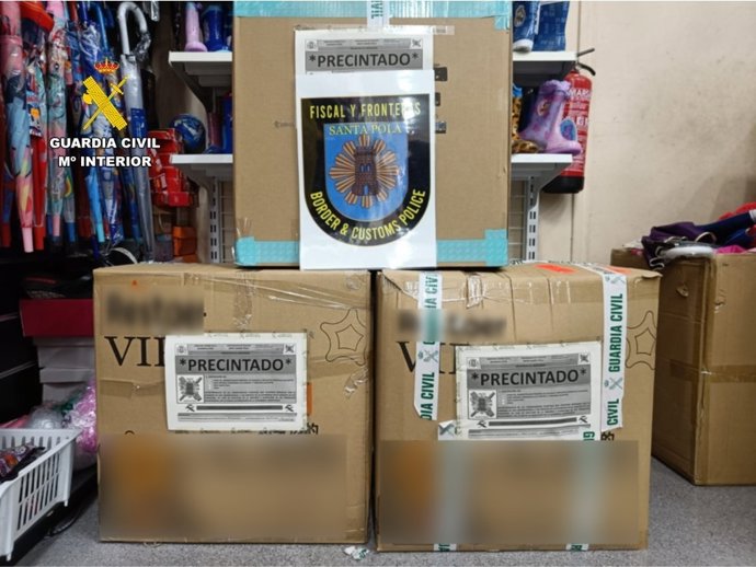 Retiran del mercado 2.100 juguetes ilícitos en dos comercios de El Altet por no cumplir normativa