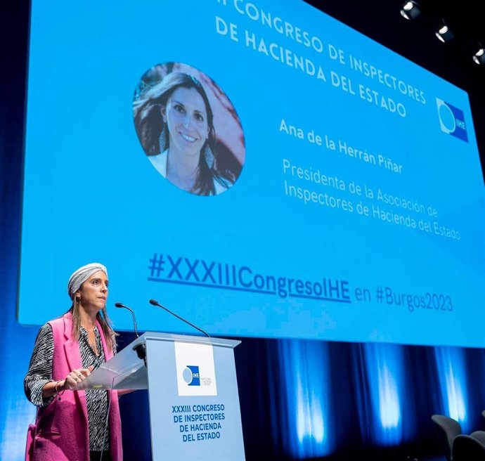 La presidenta de la Asociación de Inspectores de Hacienda del Estado, Ana de la Herrán, durante la inaguración del XXXIII Congreso de Inpsectores de Hacienda del Estado, que se celebra en Burgos.
