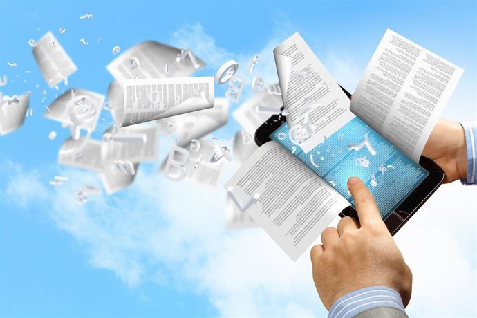 Archivo - Imagen de archivo del taller de alfabetización digital organizado por el Consejo Audiovisual de Andalucía.