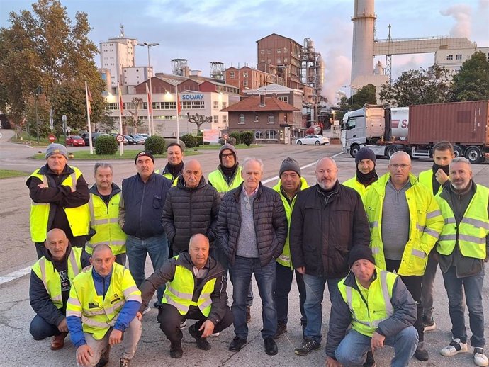 Piquete en la cantera de Solvay en el quinto día de huelga.