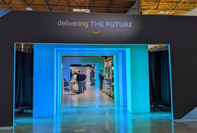 Entrada al evento 'Delivering the Future' en el Centro de Investigación y Desarrollo de Robótica  BFI1 de Amazon (Sumner, Estados Unidos)