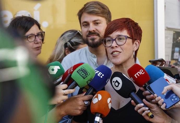 Archivo - La secretaria general de Més y coportavoz de Compromís, Agueda Micó, ofrece una rueda de prensa