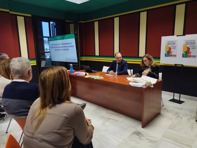 Talleres formativos para la red de tutores que atienden a las mujeres víctimas de violencia de género en las oficinas del SAE en Sevilla.